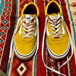 Old school Women’s golden yellow VANS. Size 9.